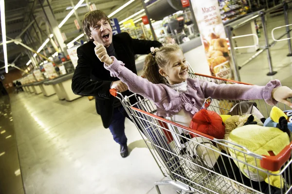 : Papà e figlia fare shopping Fotografia Stock