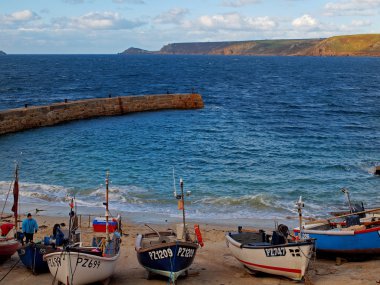 Sennen cove içinde demirleyen tekneleri