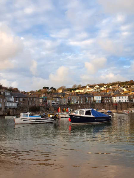 Boats at Mousehole Village Harbour — Stock Photo, Image