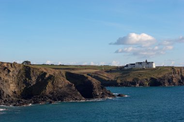 sahil şeridi gunwalloe kilise koyu cornwall