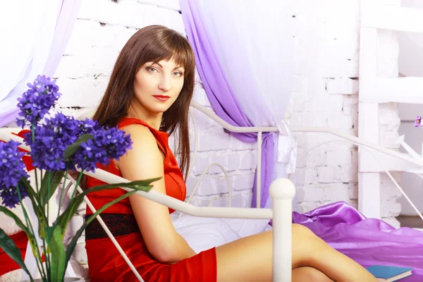 Pretty young woman reading a book — Stock Photo, Image