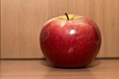 kırmızı elma