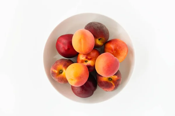 Draufsicht Auf Frische Ganze Pfirsiche Nektarinen Und Aprikosen Einer Weißen — Stockfoto