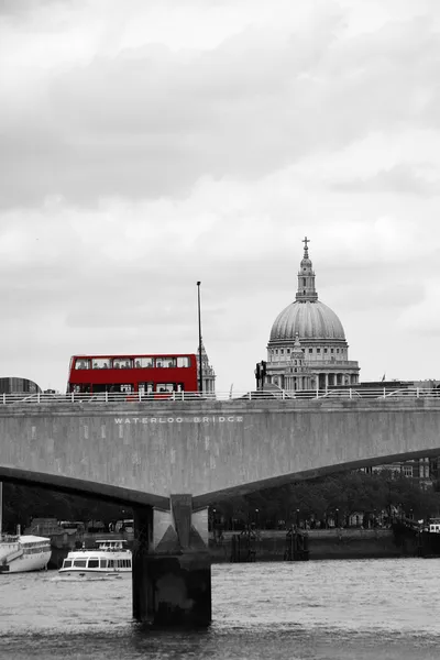 London skyline sett från victoria embankment — Stockfoto