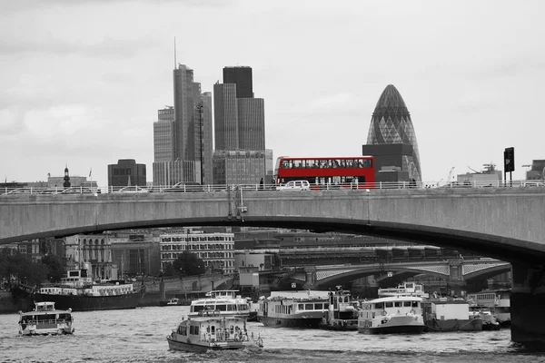 London skyline seen from Victoria Embankment — Stock Photo, Image