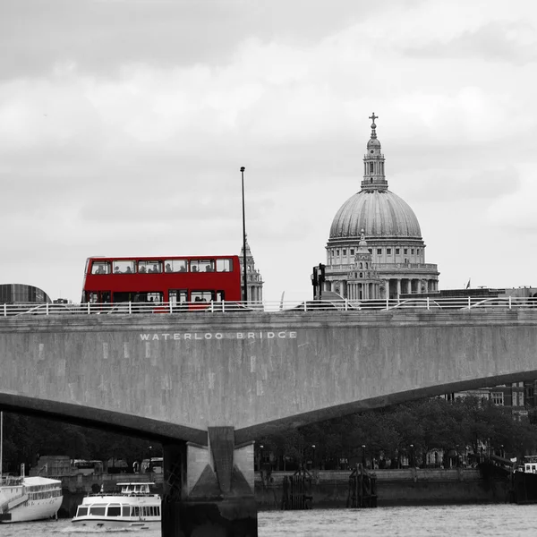 Londons Skyline vom Victoria Damm aus gesehen — Stockfoto