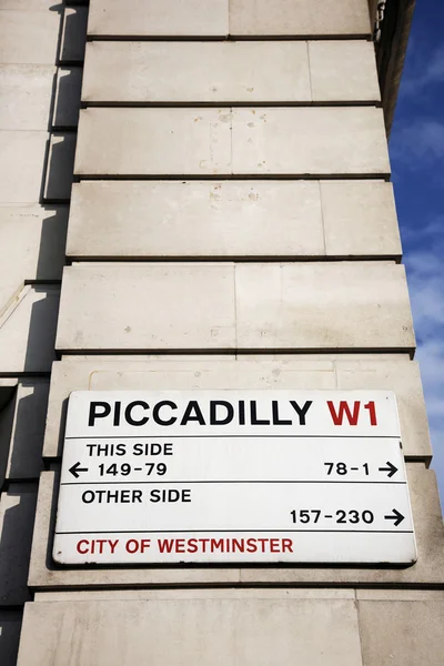 London vägskylt - piccadilly — Stockfoto