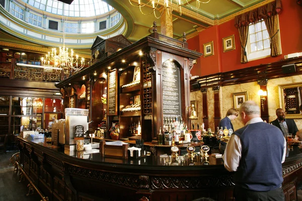 Inside view of a English pub — Stock Photo, Image