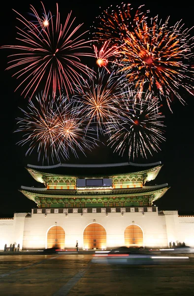 Kwanghwa gate bij nacht — Stockfoto