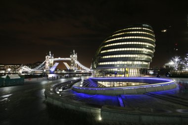 London city hall ve tower bridge, gece