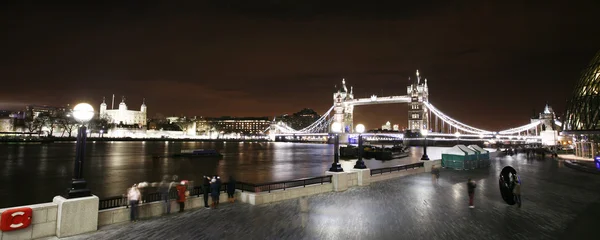 Tower Bridge la nuit — Photo