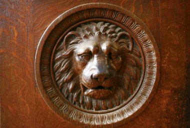 Aslan ahşap Rölyef