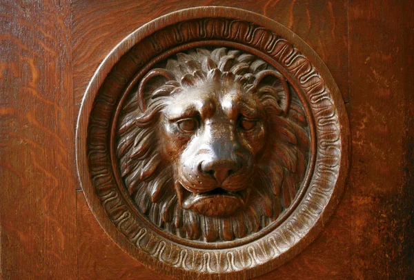 Aslan ahşap Rölyef