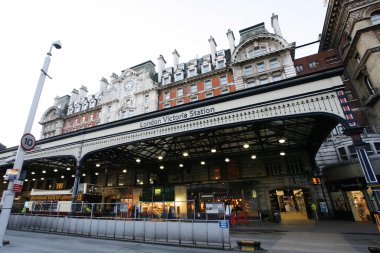 Londra victoria istasyonu dış görünümü
