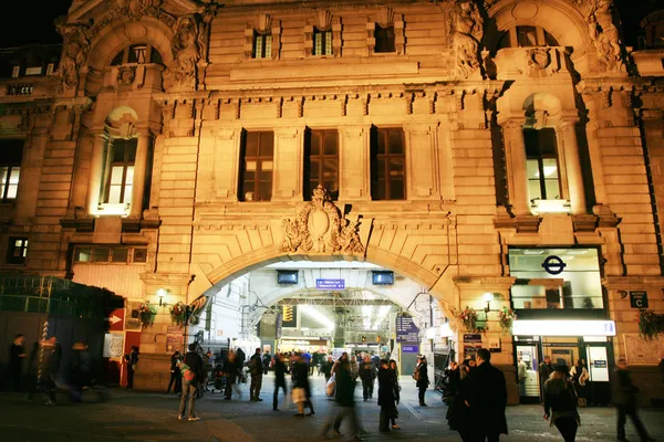 ロンドン ・ ヴィクトリア駅の外の景色 — ストック写真