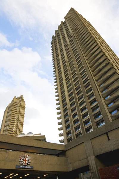 London-építészet, a Barbican művészeti központ — Stock Fotó