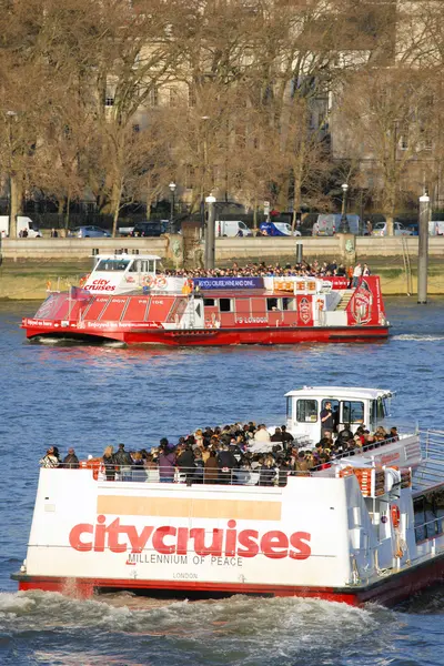 Лондон екскурсія човен на Річка Темза — стокове фото