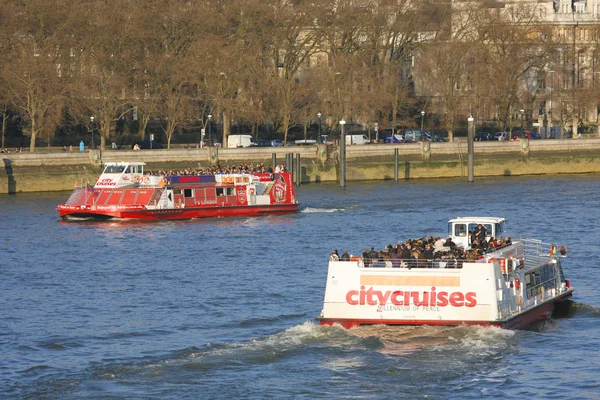 Лондон екскурсія човен на Річка Темза — стокове фото