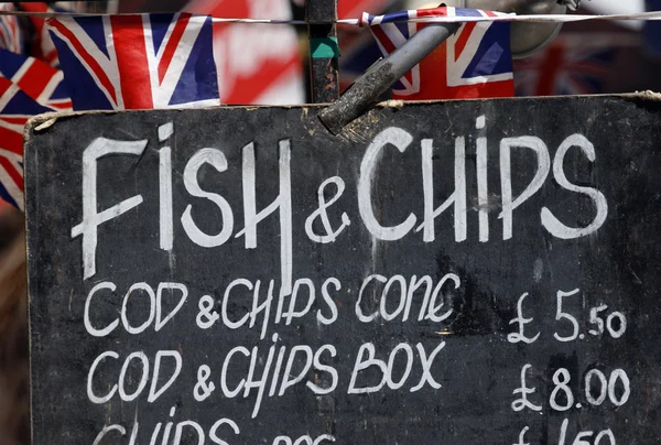 Balık ve cips sokak tabelası — Stok fotoğraf