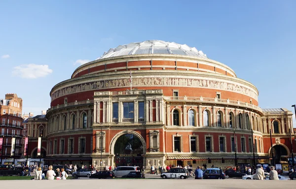 Vue extérieure du Royal Albert Hall par temps ensoleillé — Photo