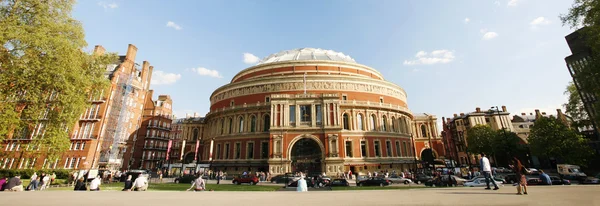 Vista esterna della Royal Albert Hall nella giornata di sole — Foto Stock