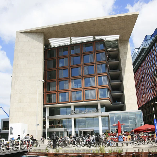 Poza widok biblioteki centralnej amsterdam — Zdjęcie stockowe