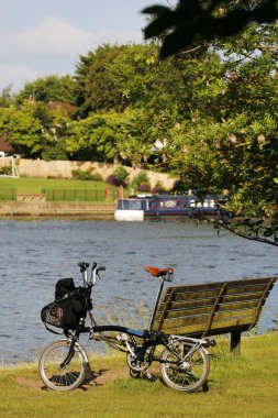 thames Nehri yakınında tek katlanır Bisiklet