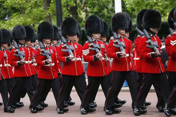 Queen's soldaat op queen's verjaardag parade — Stockfoto