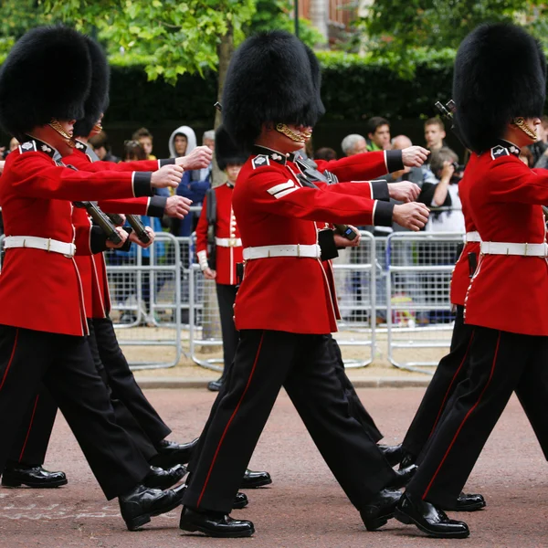 Soldado da Rainha no Desfile de Aniversário da Rainha — Fotografia de Stock