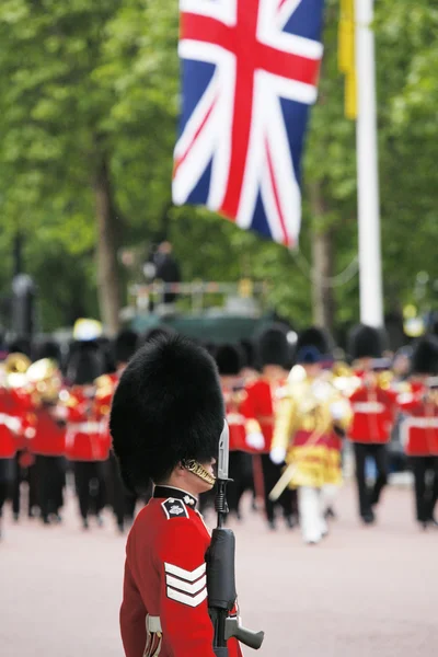 女王的战士在女皇生日游行 — 图库照片