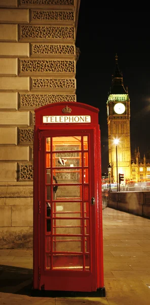 Londra kırmızı telefon kulübesi — Stok fotoğraf