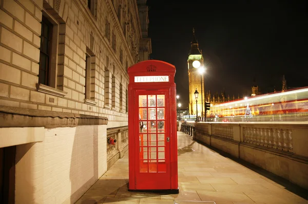 Londra kırmızı telefon kulübesi — Stok fotoğraf