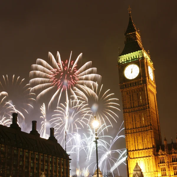 2013, Fuegos artificiales sobre Big Ben a medianoche — Foto de Stock