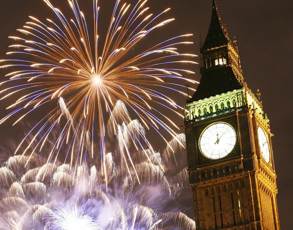 2013, Feuerwerk über Big Ben um Mitternacht — Stockfoto