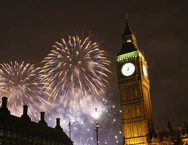 2013, ohňostroj big Ben o půlnoci — Stock fotografie