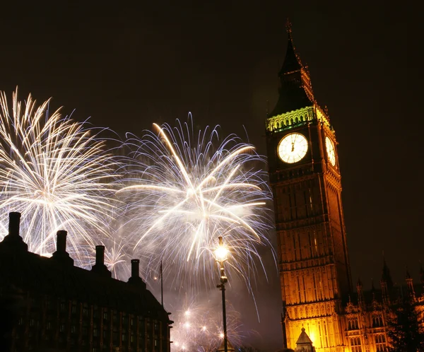 2013, Feuerwerk über Big Ben um Mitternacht — Stockfoto