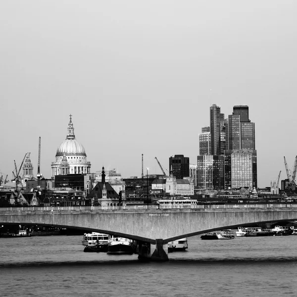 Londons silhuett, waterloo bridge — Stockfoto