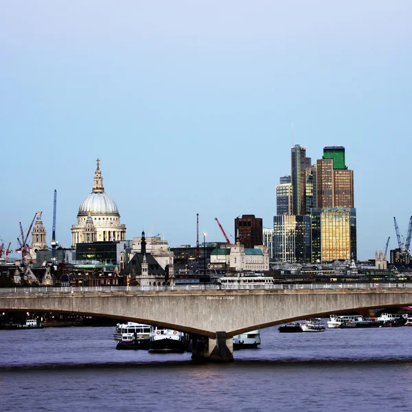 London manzarası, waterloo Köprüsü — Stok fotoğraf