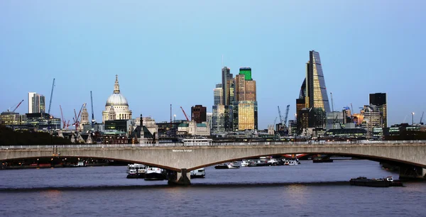 Londons silhuett, waterloo bridge — Stockfoto