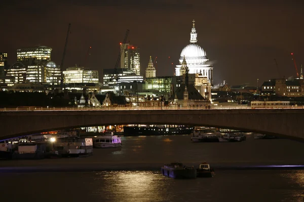 Skyline van Londen, waterloo bridge — Stockfoto