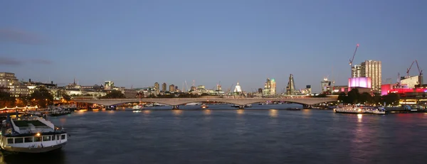 London manzarası, waterloo Köprüsü — Stok fotoğraf