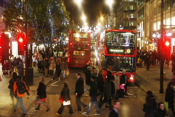 2013, oxford street mit weihnachtlicher dekoration — Stockfoto