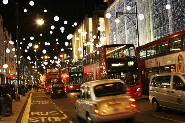 2013 年，牛津街的圣诞装饰 — 图库照片