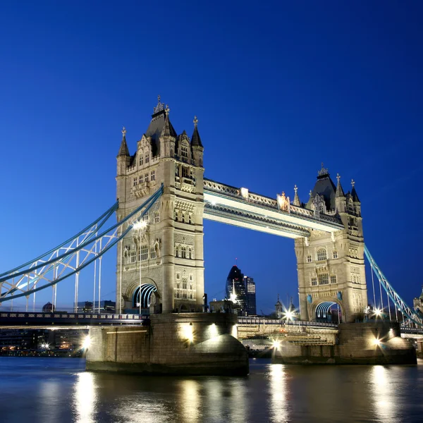 Puente de la Torre al anochecer — Foto de Stock