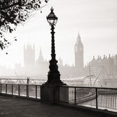 husté mlhy zasáhne Londýn