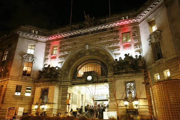 Utomståendes syn på london waterloo station — Stockfoto