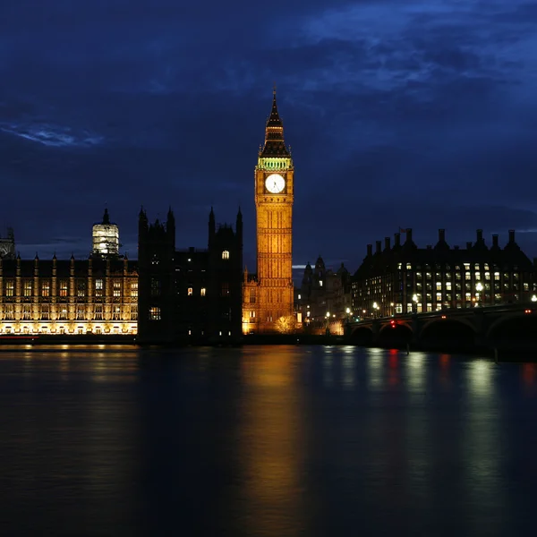 Westminster palácio à noite — Fotografia de Stock