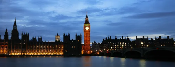 Pałac Westminster w nocy — Zdjęcie stockowe