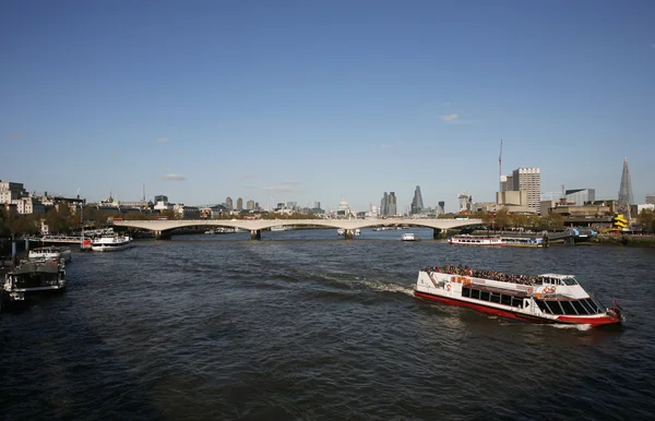 伦敦天际线，从亨格福德大桥 — 图库照片