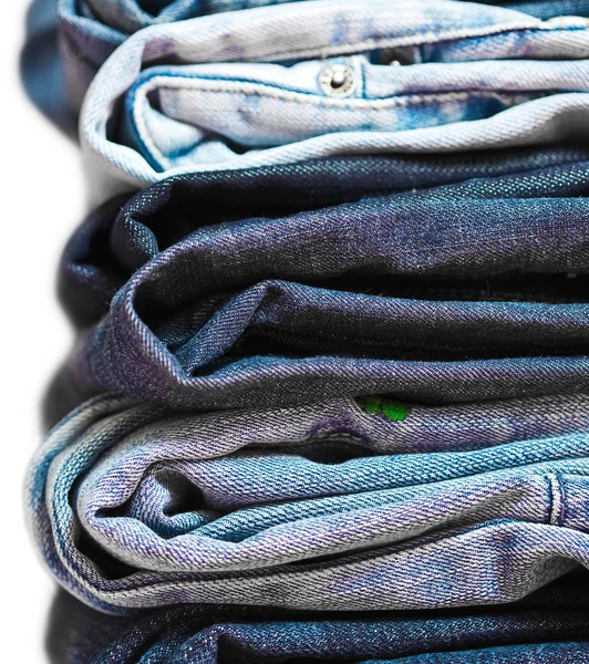 Stack av jeans isolerade närbild — Stockfoto